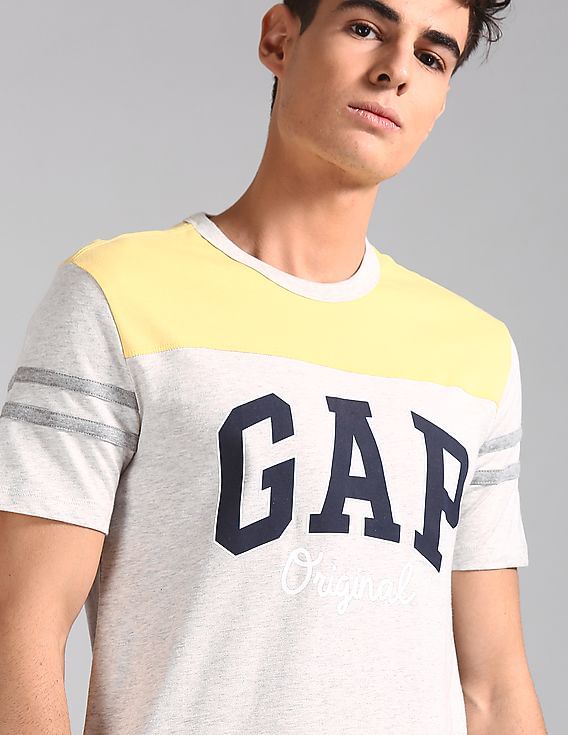 Buy GAP Men Grey Colour Block Logo T-Shirt - NNNOW.com