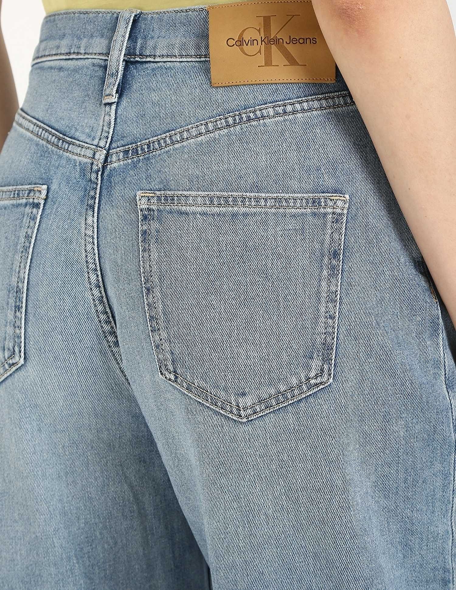 Calvin Klein Jeans Womens Whiskered Relaxed Fit Jeans