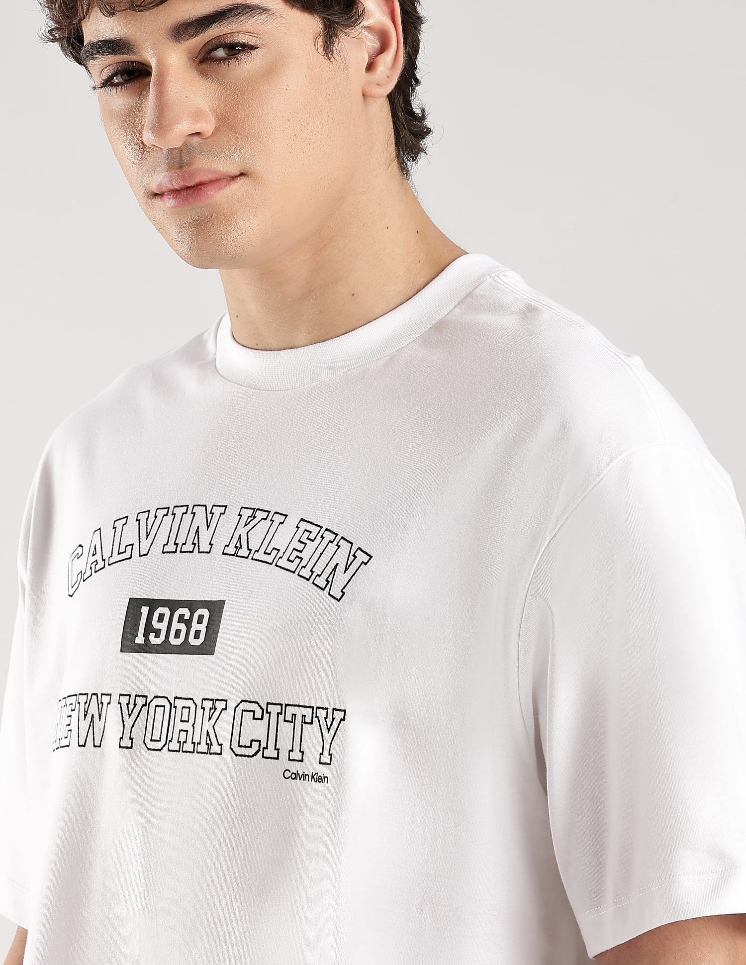 Calvin Klein Jeans Logo Relaxed-Fit Cotton T Shirt