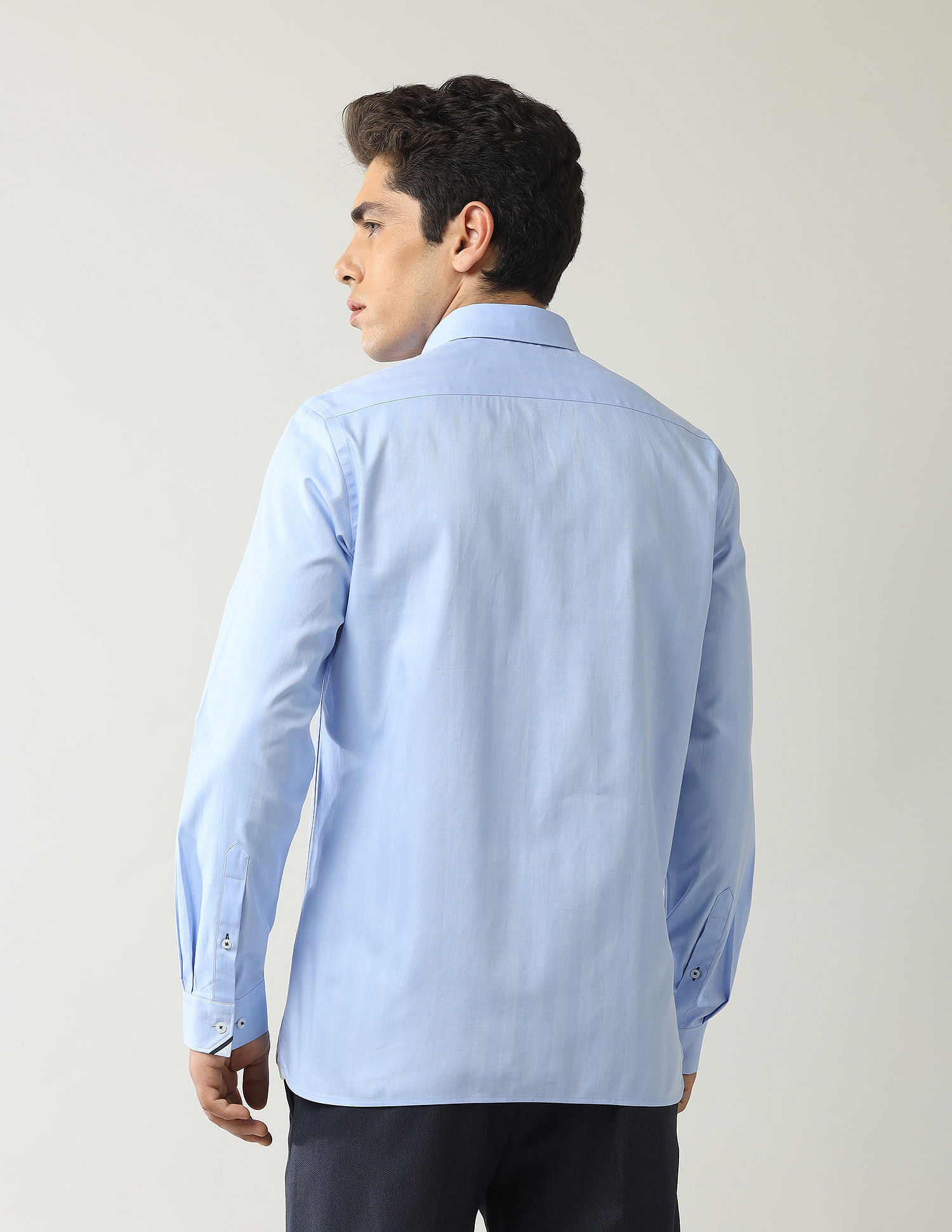 Arrow Solid Manhattan Slim Fit Shirt