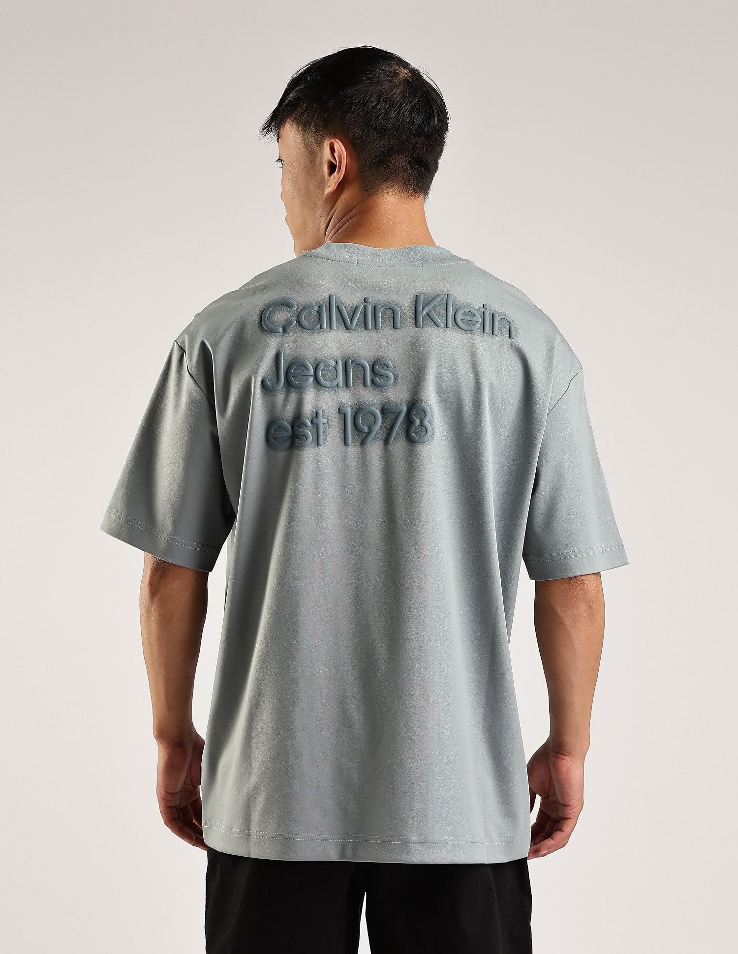 Calvin Klein Jeans Logo Regular-Fit Cotton T-Shirt