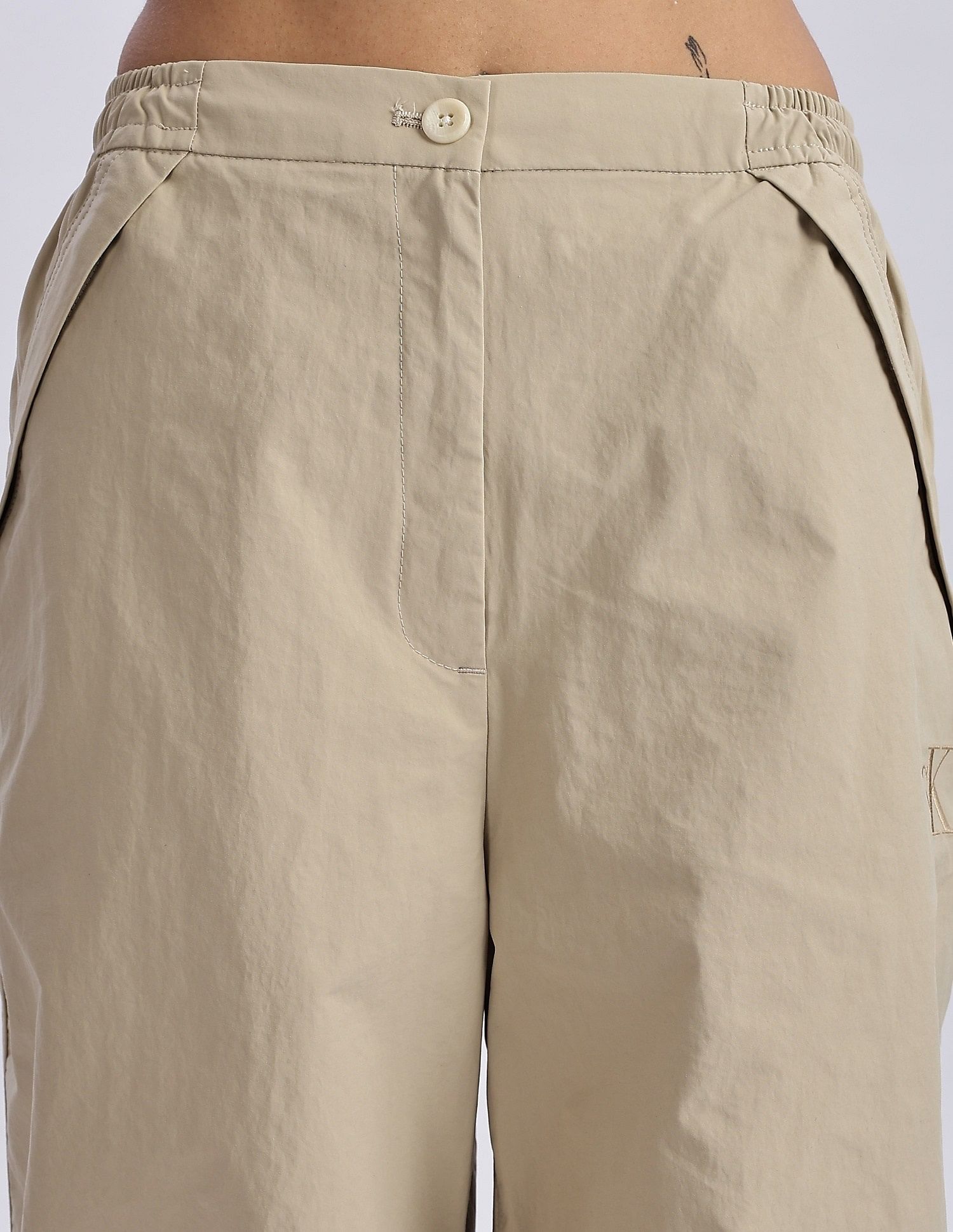 Calvin Klein Jeans Straight-Fit Solid Mid Rise Joggers