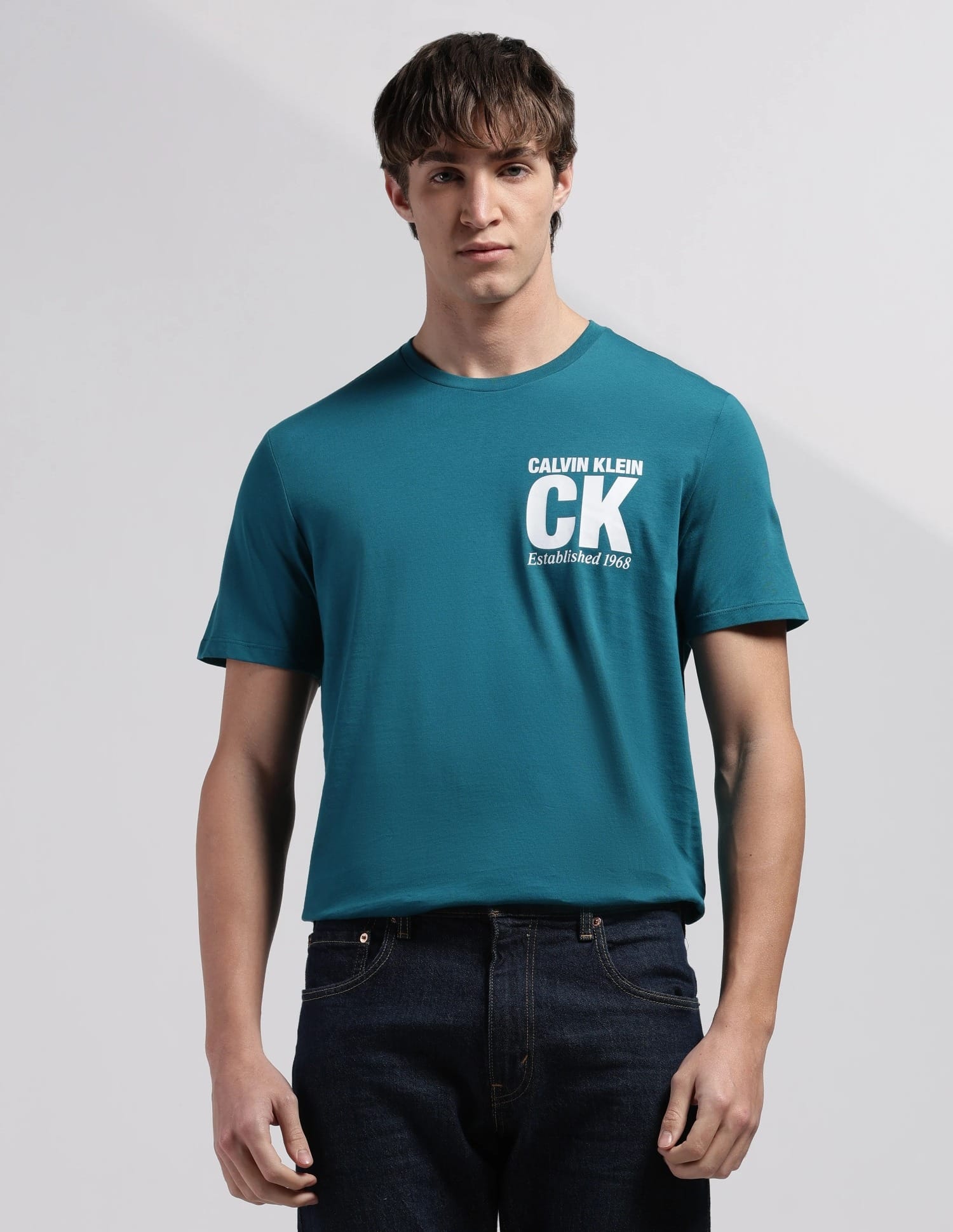 Buy Calvin Klein Jeans Logo Regular Fit Cotton T Shirt - NNNOW.com