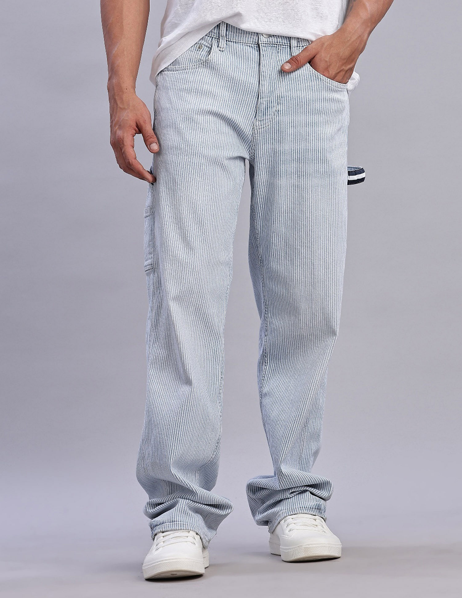Tommy Hilfiger Medium Washed Loose Fit Mid Rise Jeans