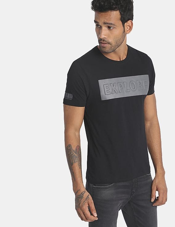 Men Black Crew Neck Textured Graphic 