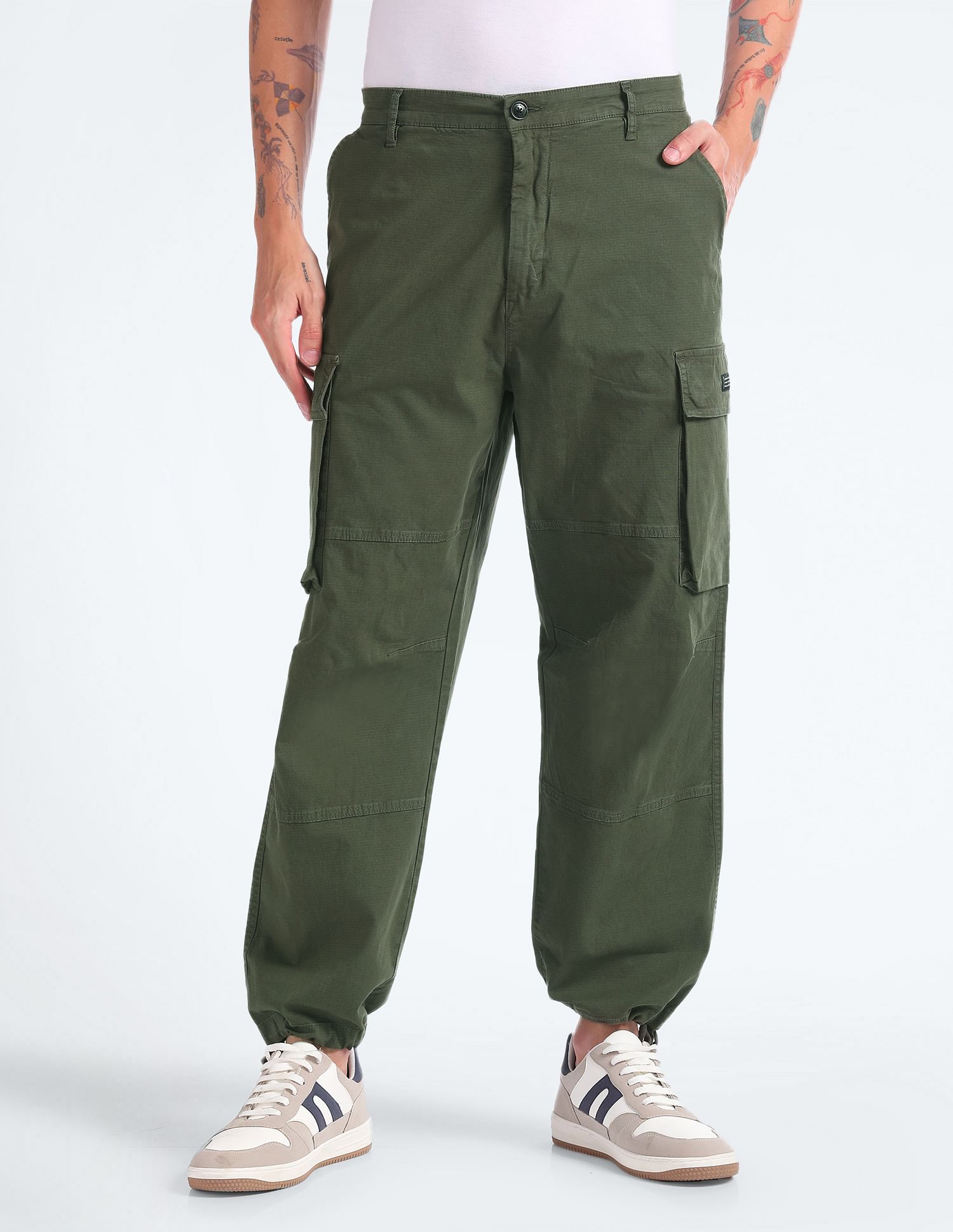 Flying Machine Mid Rise Textured Cargo Pants