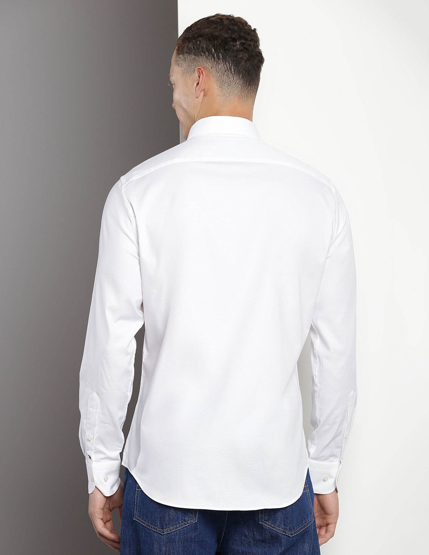 Tommy Hilfiger Cutaway Collar Long Sleeve Solid Shirt