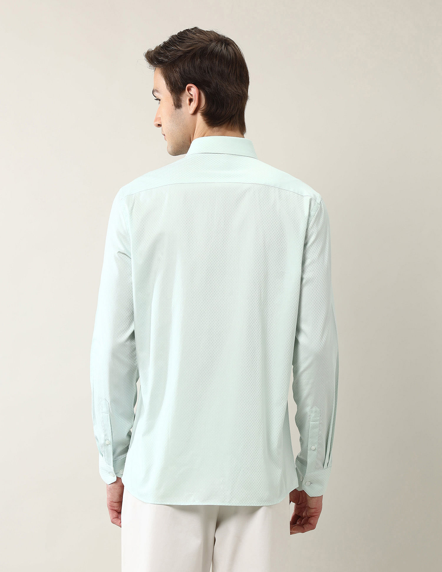 Arrow Textured Manhattan Slim Fit Ceremonial Shirt