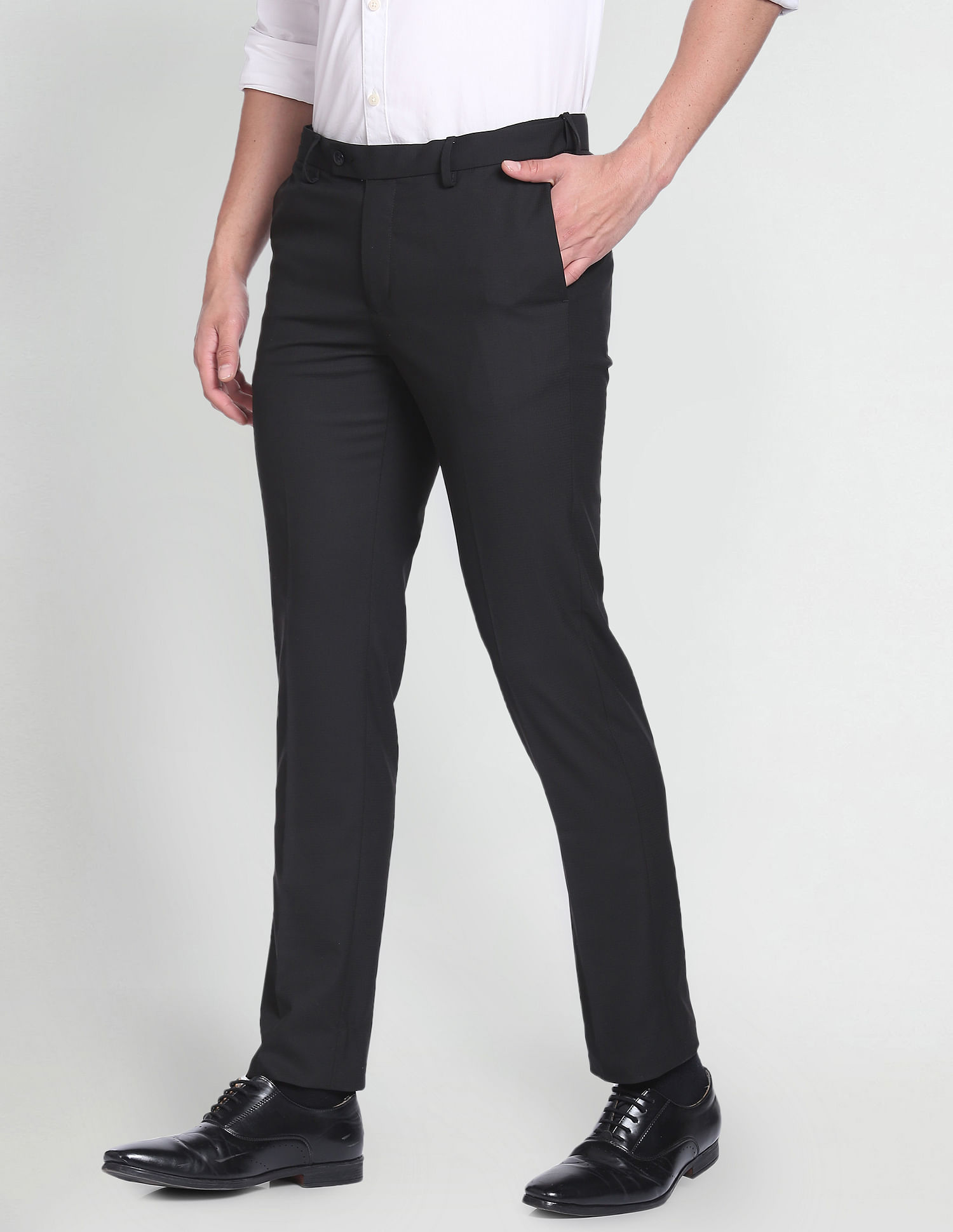 Buy Arrow Mid Rise Ankle Length Formal Trousers - NNNOW.com