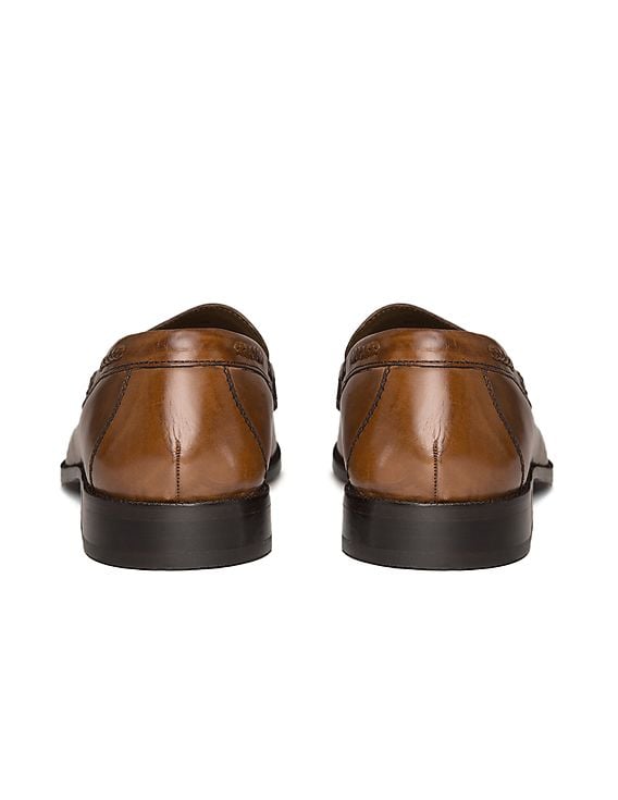 Buy Johnston & Murphy Men Tasselled Leather Loafers - NNNOW.com display picture 1
