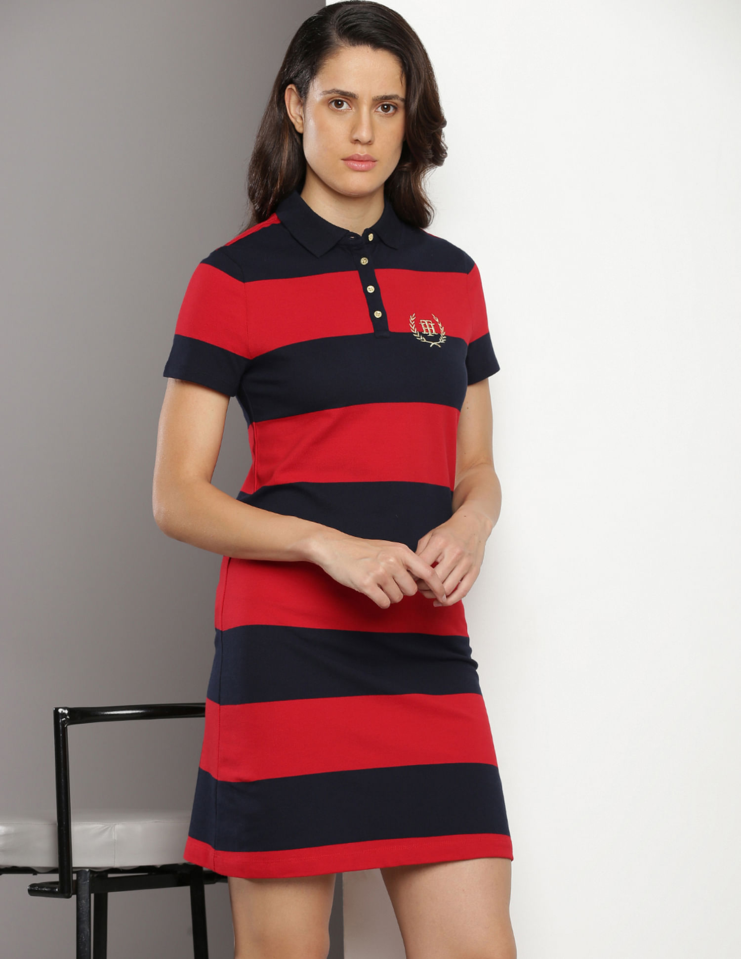 Tommy Hilfiger VNeck Navy & Yellow Striped T-shirt on sale Dress Sz Small