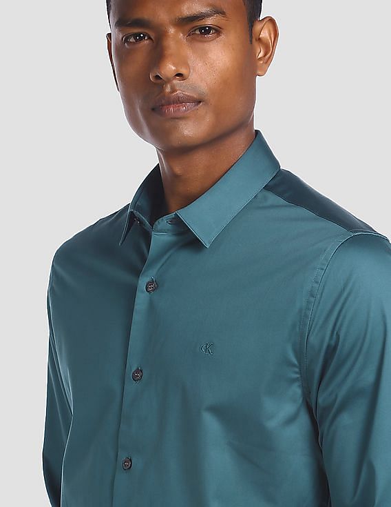 Calvin Klein Men Teal Slim Fit Satin Stretch Solid Casual Shirt