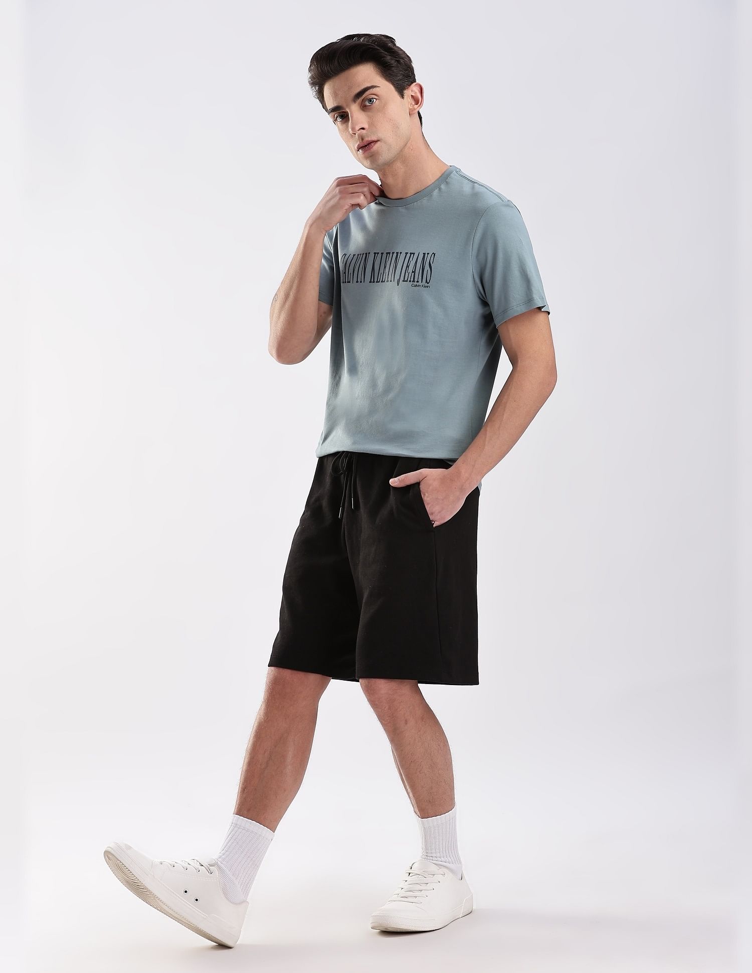 Calvin Klein Jeans Regular-Fit Logo Cotton T-Shirt