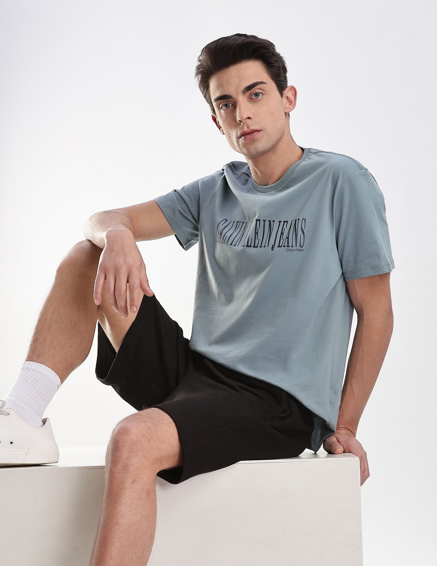 Calvin Klein Jeans Regular-Fit Logo Cotton T-Shirt