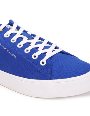 Buy Tommy Hilfiger Men Solid Canvas Sneakers - NNNOW.com