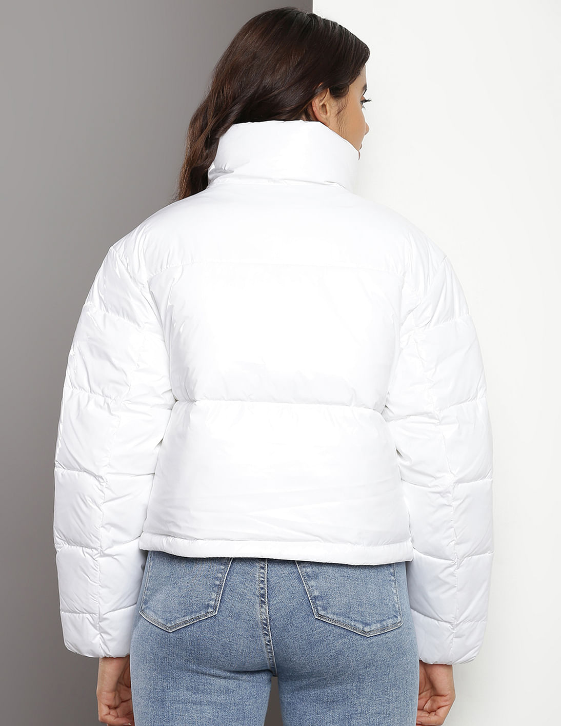 【CK JEAN】CROP GLOSSY CURVED QUILTED DOWN PUFFER J225425 Cropped Denim Puffer Jacket | Calvin Klein