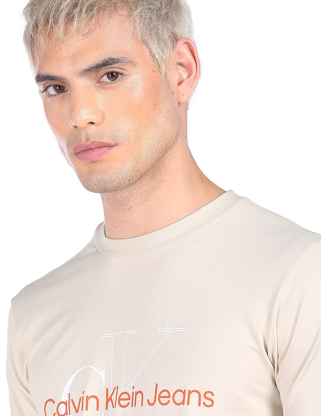 Tシャツ・カットソー TAGLIATORE Men T-shirt Beige RODENPWE2508 AVANO z1179-822-onmodel-front-2000-