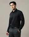 Arrow Textured Tailored Fit 1851 Shirt